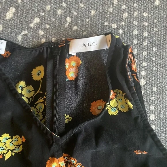 Alc size 4 top flower 100% silk - Picture 3 of 3